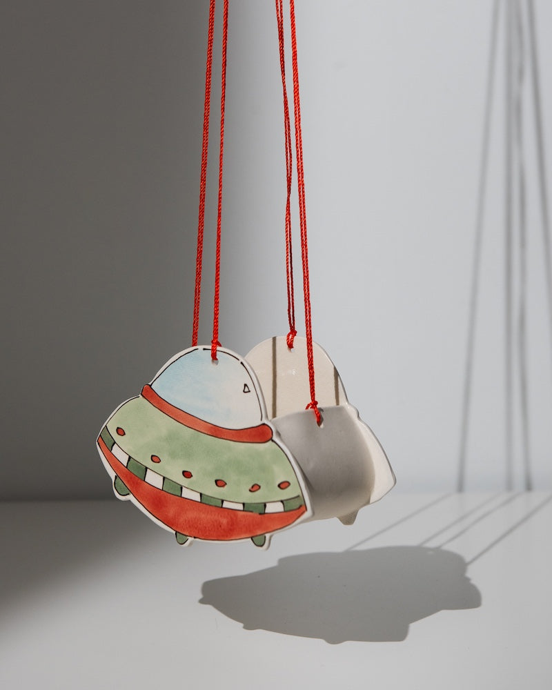 flying saucer planter Porcelain flying saucer planter – l'empreinte coopérative