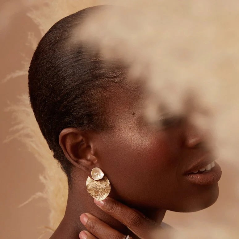 Boucles d'oreilles avec perles Keshi roses – l'empreinte coopérative